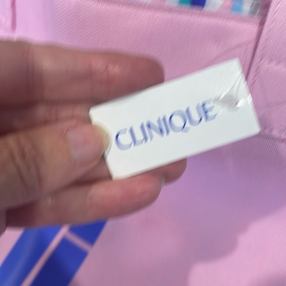 4 Large Totes and 1 very large make up Round case - Picture 12 of 16